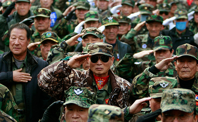 Korea tensions: 30 Nov:  South Korean war veterans protest during anti-North Korea rally 