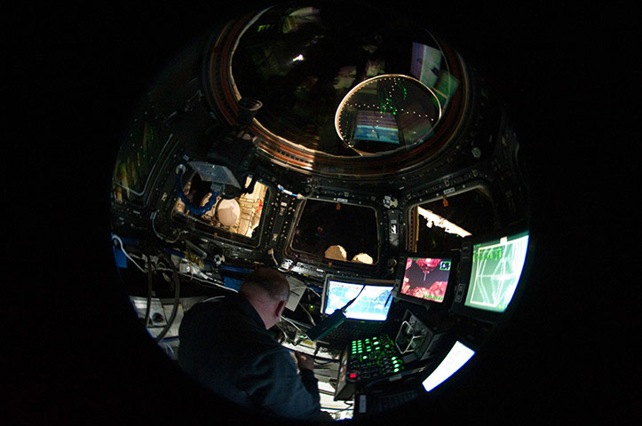 Space Monthly: ISS Cupola observatory platform