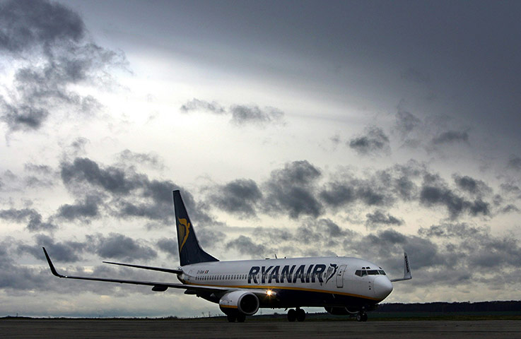 Week In Business: Ryanair Boeing 737-800 at the Altenburg-Nobitz airport