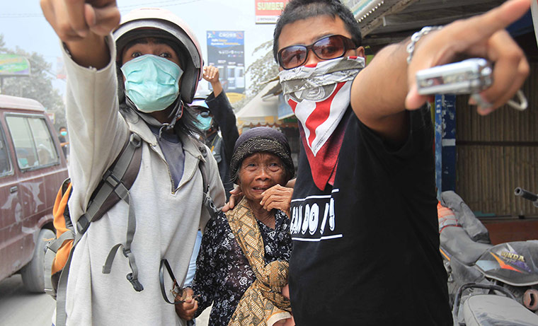 Mount Merapi: A woman is seen still in panic after leaving dangerous areas in Sleman