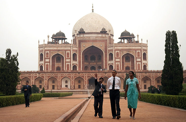 Obamas in India: Barack Obama and Michelle Obama tour through Humayun's Tomb in New Dehli