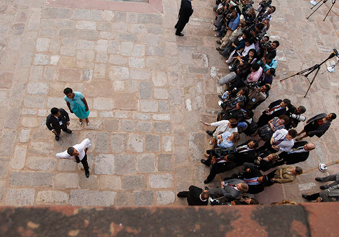 Obamas in India: Barack Obama and Michelle Obama tour through Humayun's Tomb in New Dehli