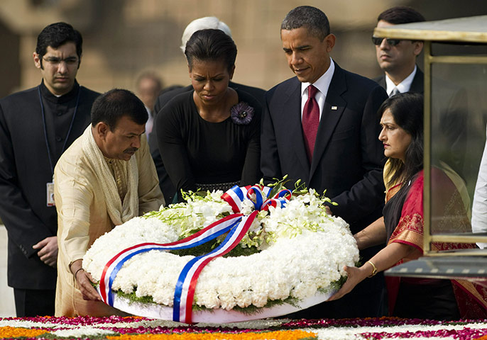 Obama India: Barack and Michelle Obama participate in a wreath laying ceremony
