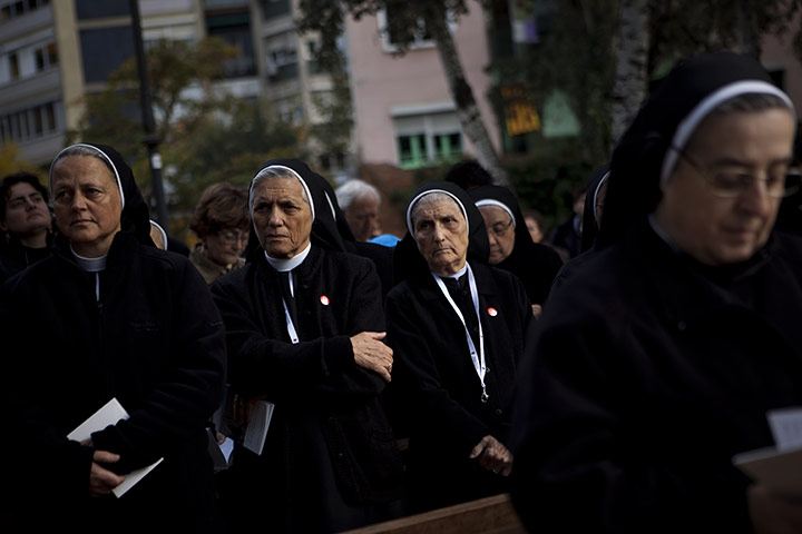 24 hours: Pope Benedict XVI leads a mass at Sagrada Familia 