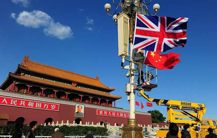 Cameron in China: The Union Jack in front of Tiananmen Gate