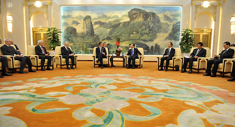 Cameron in china 2: David Cameron along with business leaders meets with Chinese Premier
