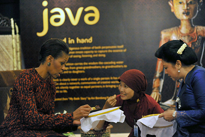 Obama indonesia: Michelle Obama  tours the 