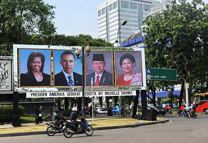 Obama indonesia: Barack and Michelle Obama are posters next of Indonesian President