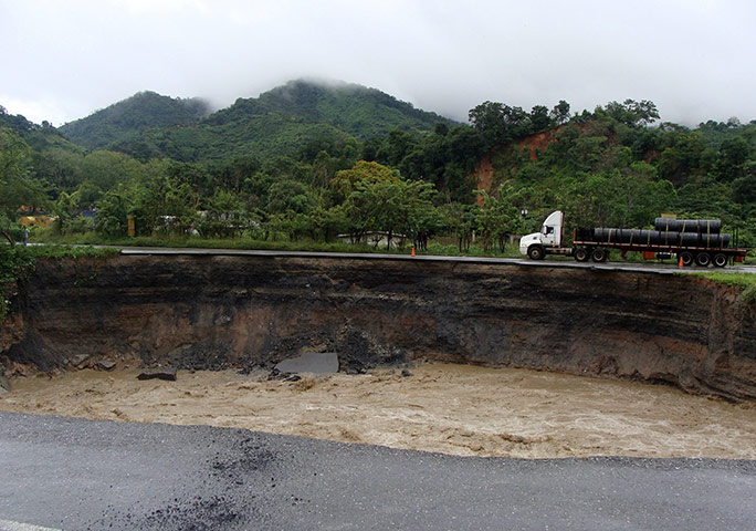 Venezuela floods: A truck on a highway affected by rains between Guatire and Barlovento