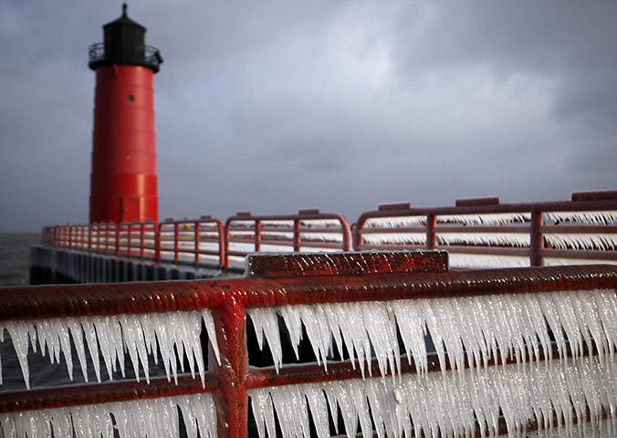 24 hours: Milwaukee, USA: Ice covers the railings near the lighthouse