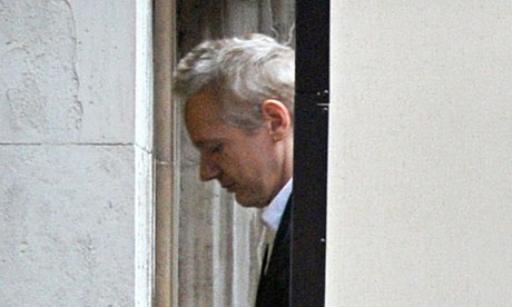  Julian Assange is led into London's High Court