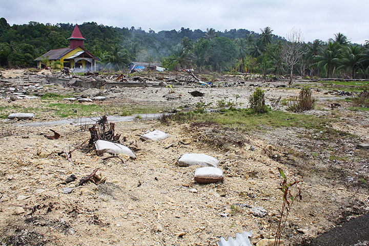 Shelterbox: Aid for Mentawai Island