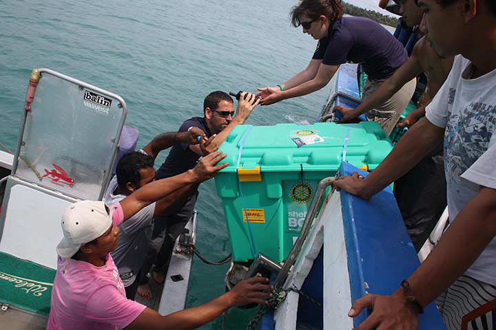 Shelterbox: Aid for Mentawai Island