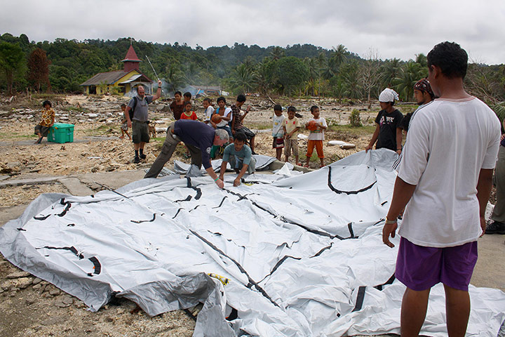 Shelterbox: Aid for Mentawai Island