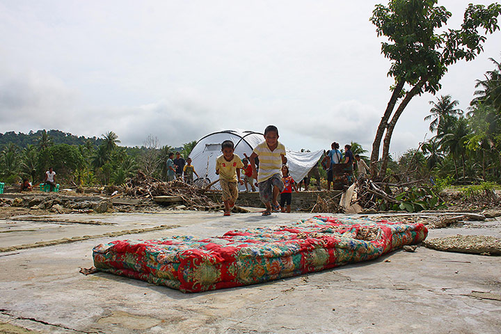 Shelterbox: Aid for Mentawai Island