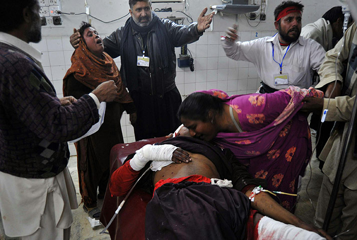 Shia Ashura Update: Relatives react as a man wounded in a gr