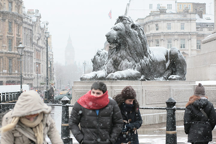Winter Weather in the UK: Snow in Trafalgar Square, London