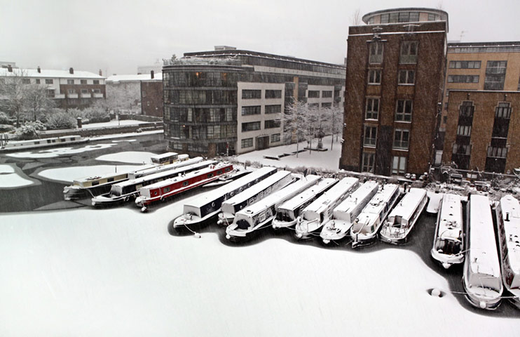 Snow: Snow collects on Ice Wharf Marina