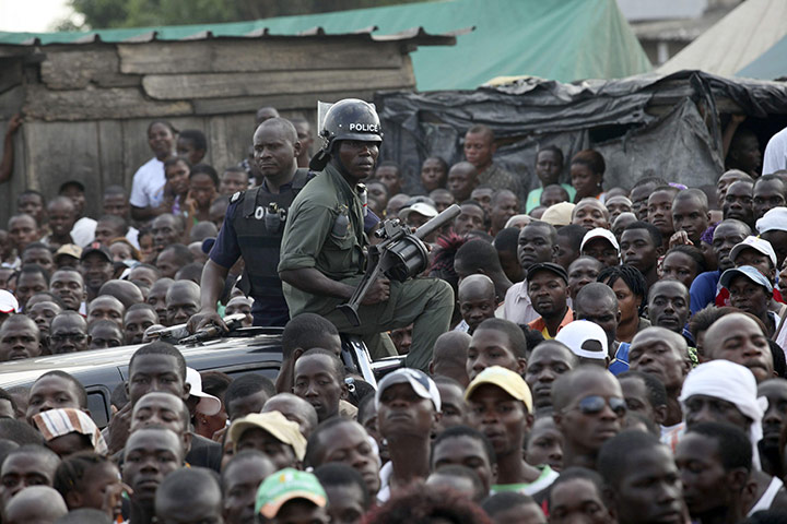 24 hours: Abidjan, Ivory Coast: Ivory Coast soldiers stand guard at a youth rally 