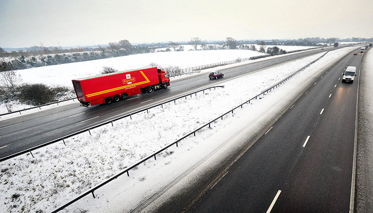 snow continues in uk: M5 near Kingston Seymour