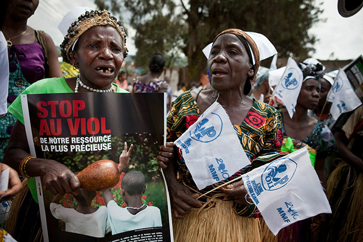 Year for MDG: Pygmy Congolese women 