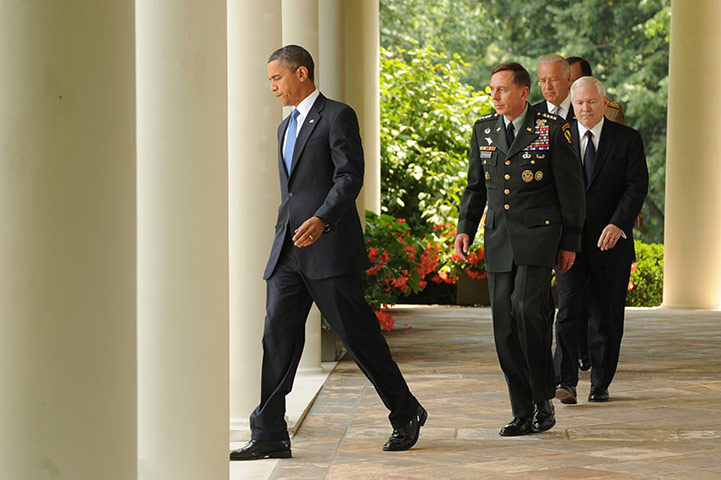 obama 2010: Obama announces General Petraeus,to replace  General McChrystal