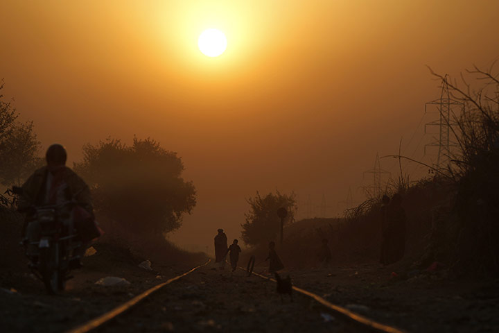 24 hours in pictures: Afghan refugee children in PAkistan