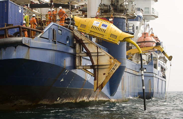2010 green technologies: Wave Hub successfully installed off Cornish coast