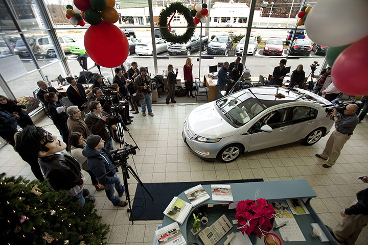 2010 green technologies: Jeffrey Kaffee takes possession of first Chevrolet Volt automobile
