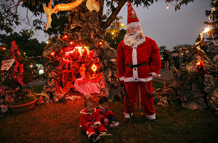 Christmas Day : Christmas Day Around the World