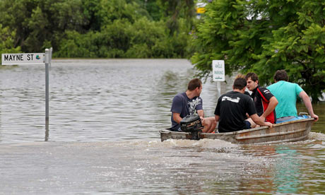 Residents of Chinchilla, Queensland evacuate their flooded homes