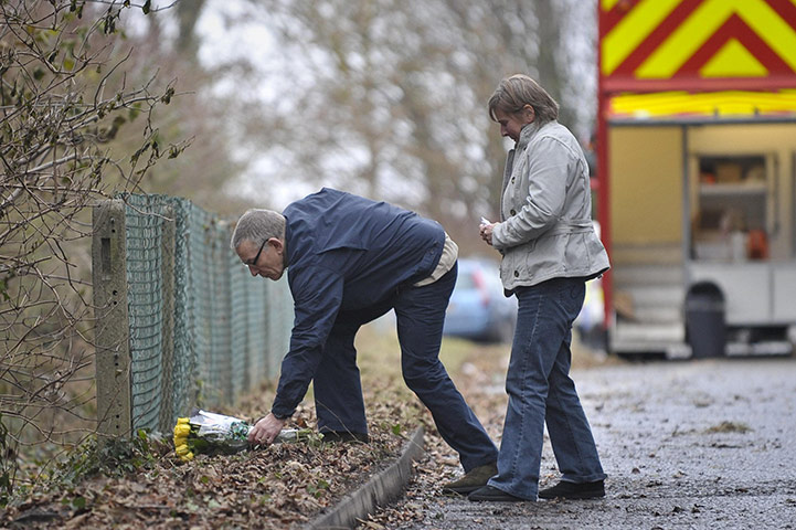 Joanna Yeates : 27 December: David and Theresa Yeates lay flowers at Longwood Lane