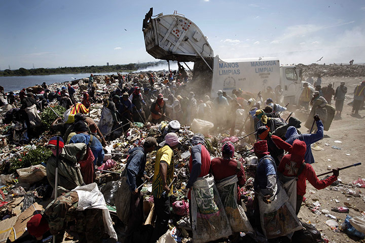 Week in wildlife: Wastepickers at landfill in Managua, Nicaragua