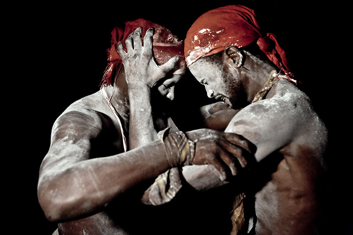 24 hours in pictures: Two Congolese wrestlers