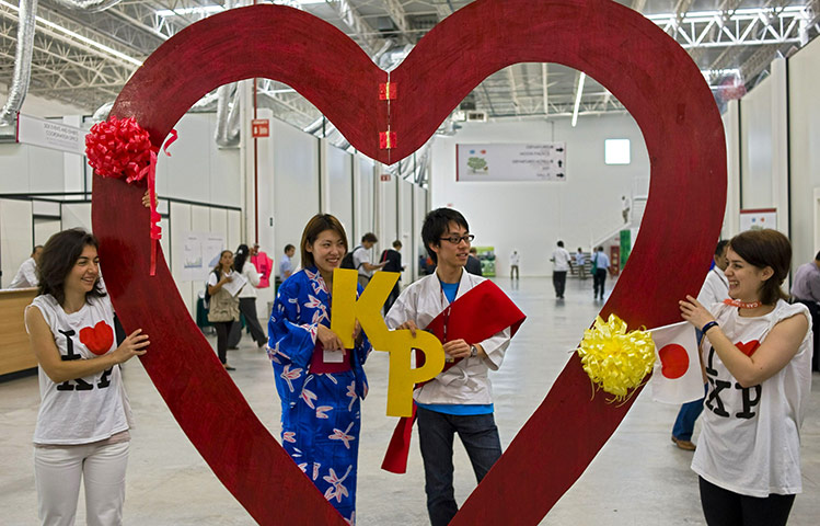 Week in Cancun COP16: Members of different enviromental organi