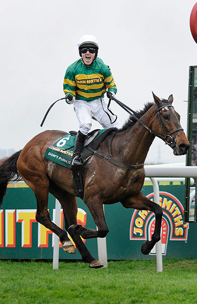 pictures of the year: Aintree racing