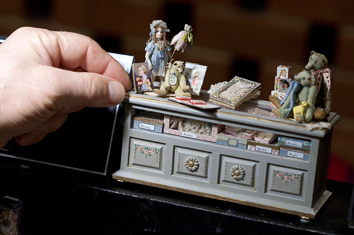 Dollhouse festival: Kensington Dollhouse Festival 2010