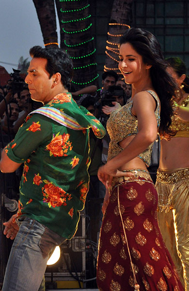 Weekend in film: Indian Bollywood stars Akshay Kumar (C)