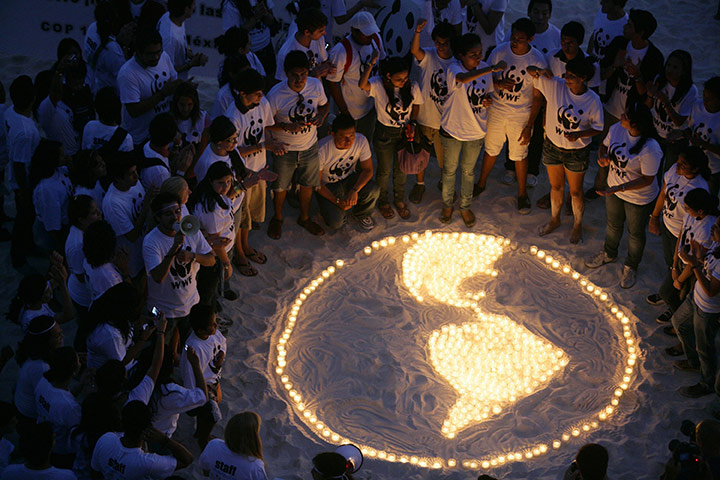 COP16 protest: Activists from the WWF demonstrate in Cancun