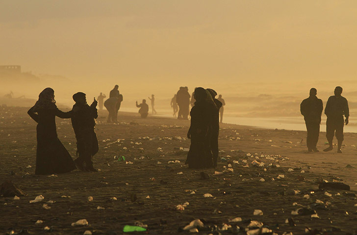 24 hours: Palestinians  at the beach 