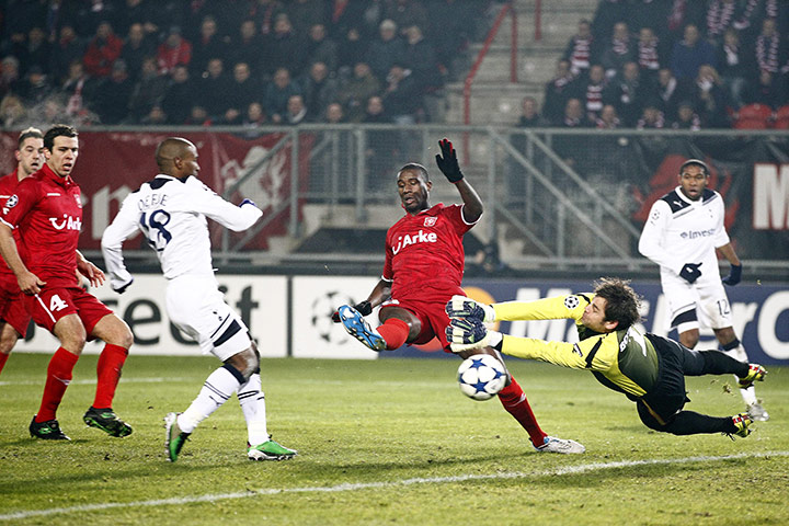 Champions League Tuesday: Jermain Defoe makes it 3-1 against FC Twente