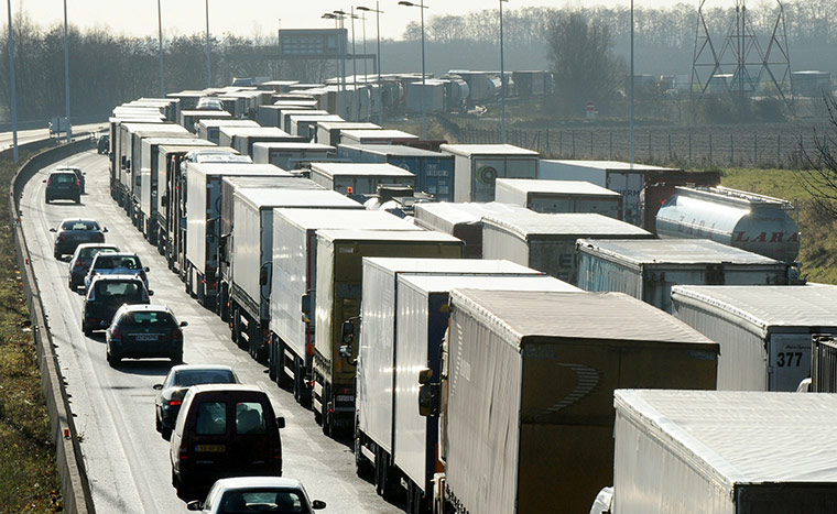 Cold weather abroad: Henin-Beaumont, France: Trucks bound for Paris remain at a standstill