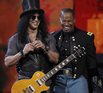 grammys: Slash and Jamie Foxx perform at the Grammy Awards