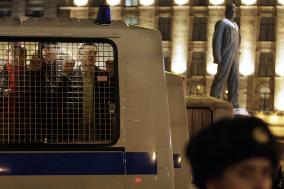 24 hours : Moscow, Russia: Anti-governmtent protesters arrested 