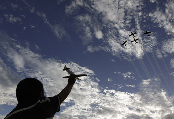 24 hours : Ilopango 2010 airshow in El Salvador 