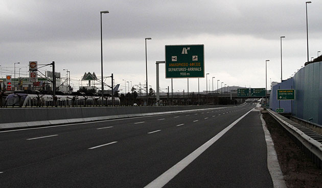 Greece strike: Empty main road Athens
