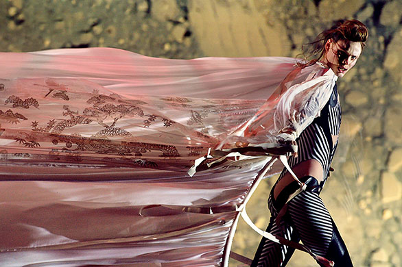 Alexander McQueen: 2003: Alexander McQueen autumn-winter 2003-04 ready-to-wear Paris