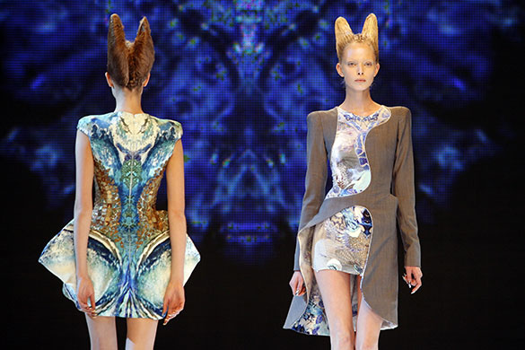 Alexander McQueen: 2009: Alexander McQueen Spring/Summer 2010 Paris Fashion Week