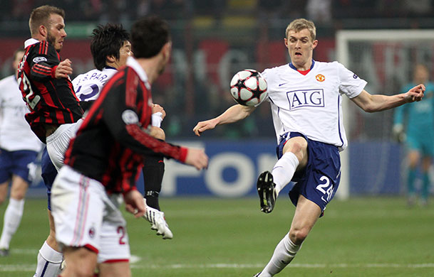 Tuesday Champions League: Darren Fletcher flicks the ball away from David Beckham