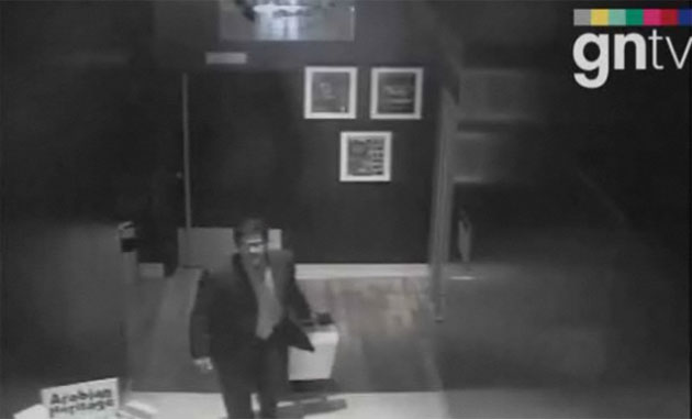 Mahmoud al-Mabhouh: Kevin comes out of a hotel toilet in disguise